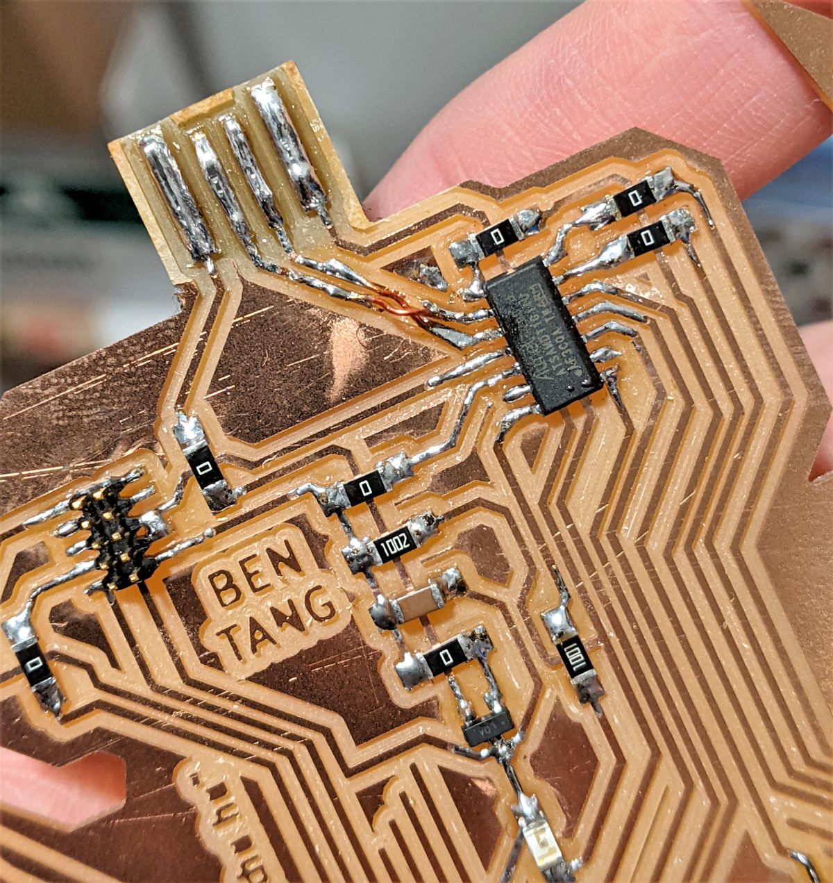 pcb with fixed d+ and d- pins
