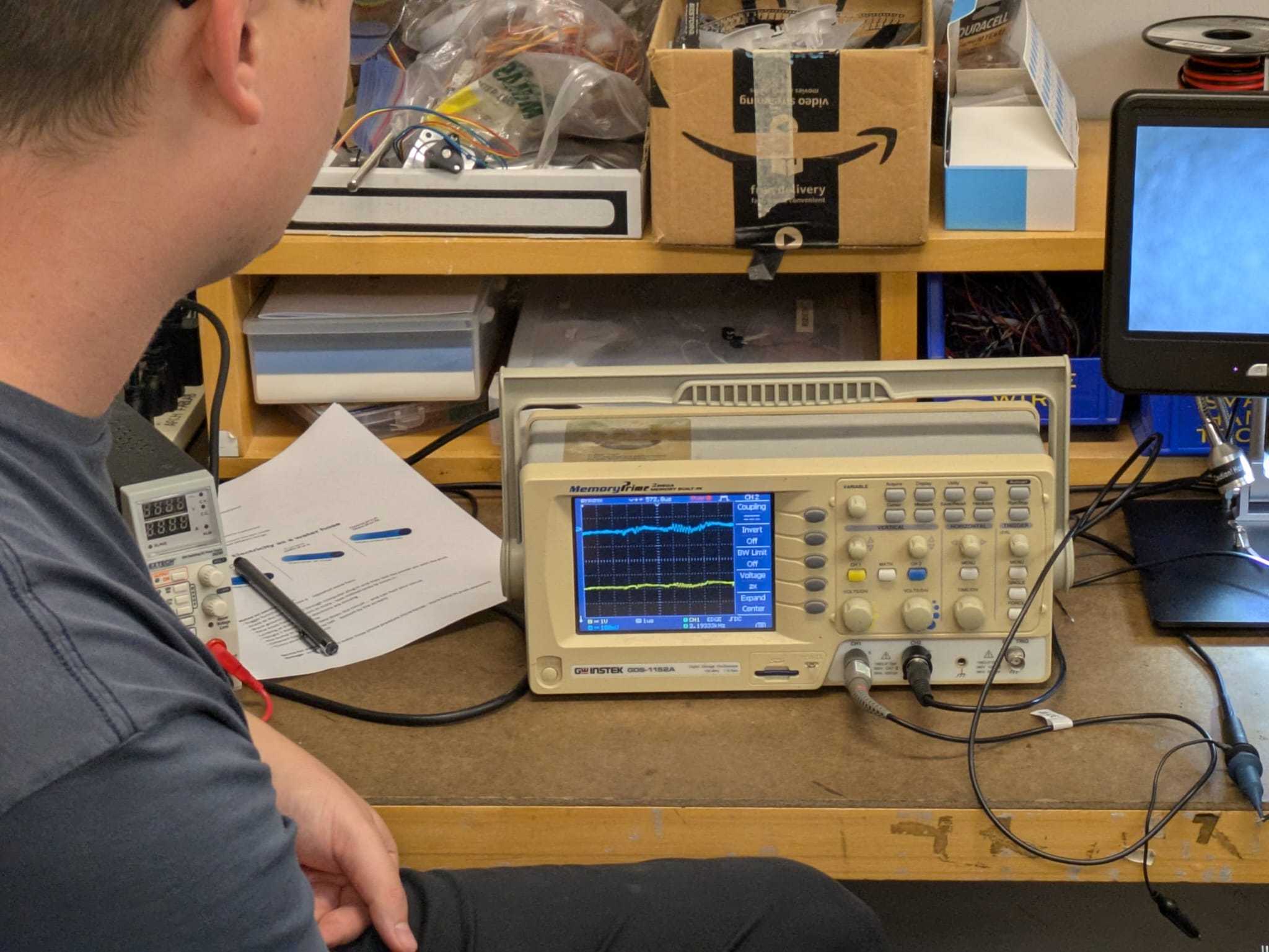 Gert using oscilloscope