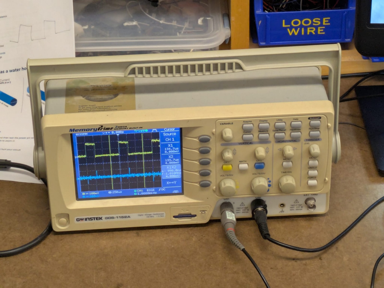 Oscilloscope data pin
