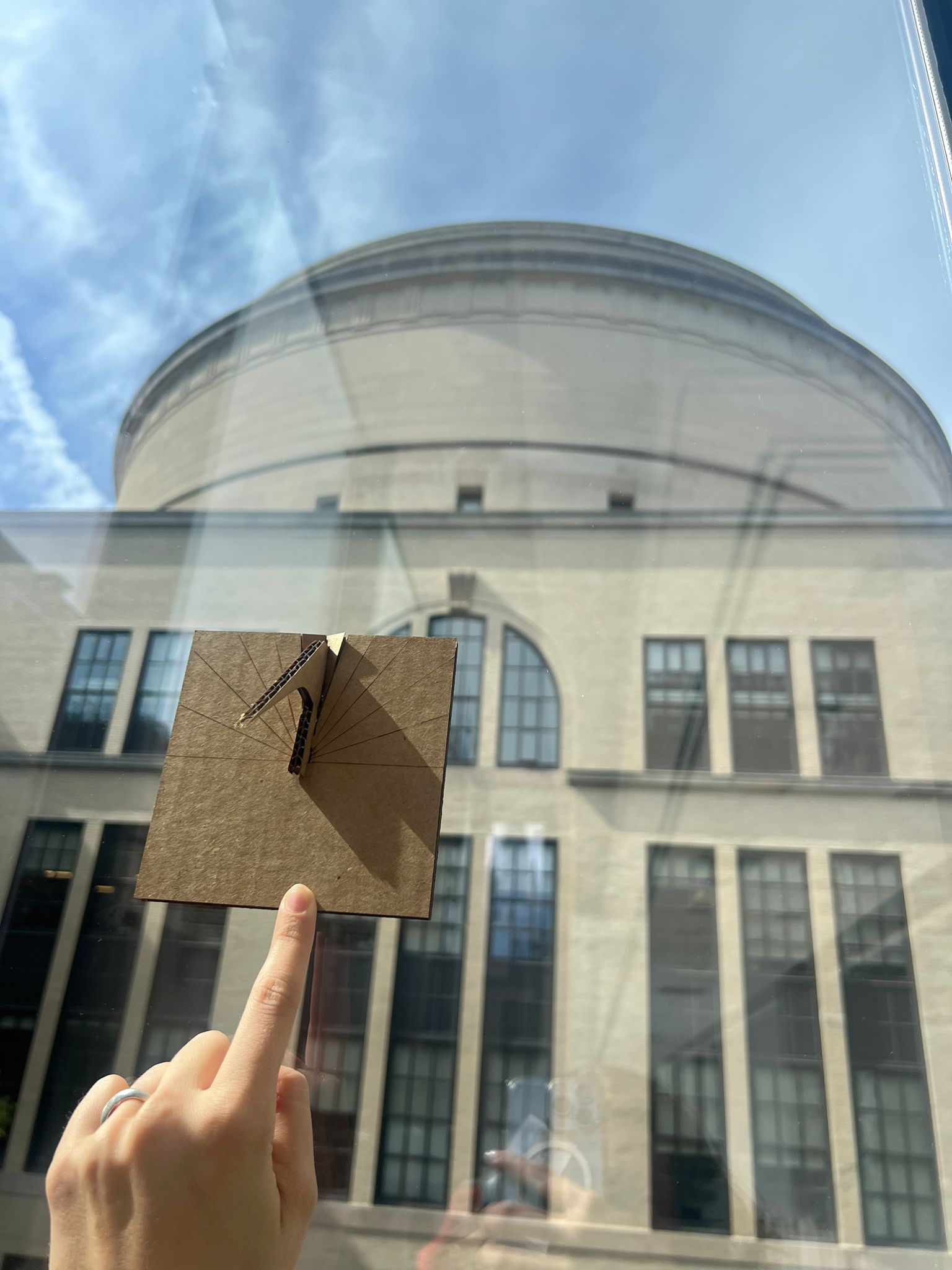 Vertical sundial