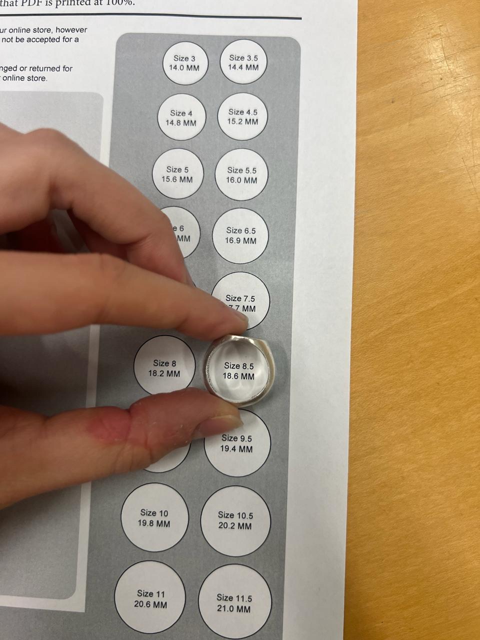 Using a ring sizing tool to choose ring size