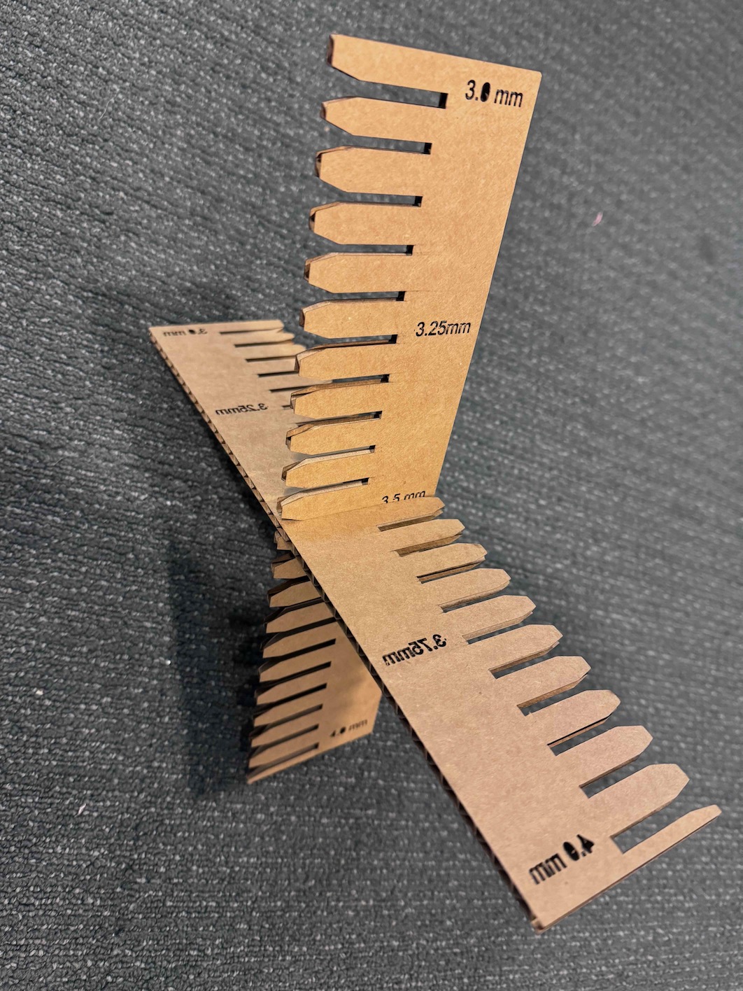 Image of connected cardboard comb at 3.5 mm notch width.
