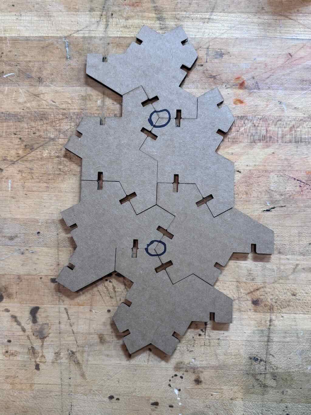 Unassembled pattern of six monotiles.