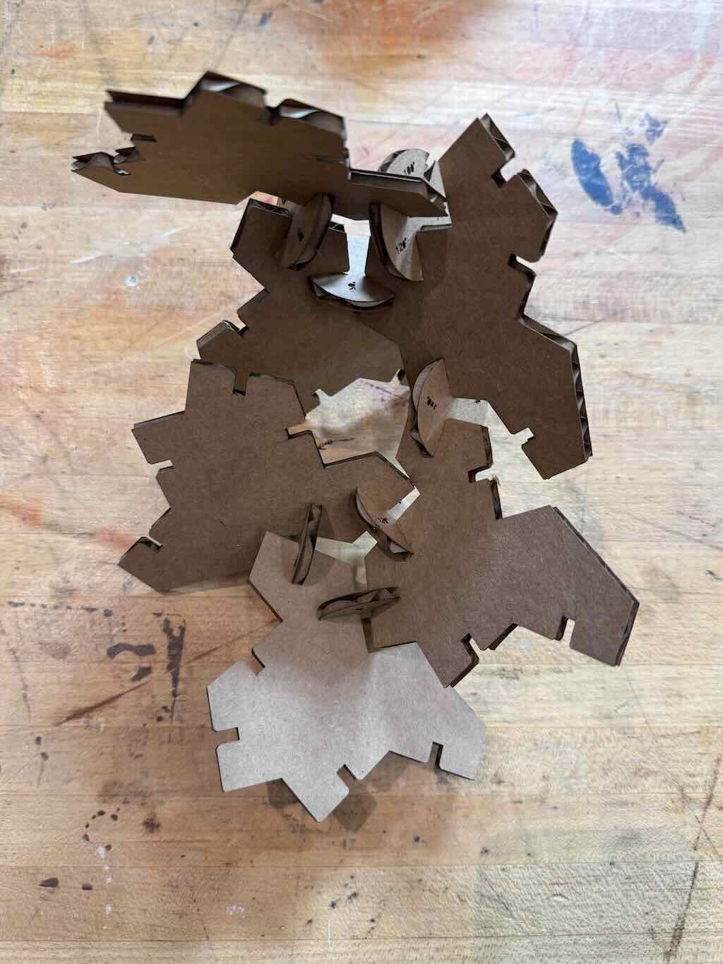 Assembled pattern of six monotiles.
