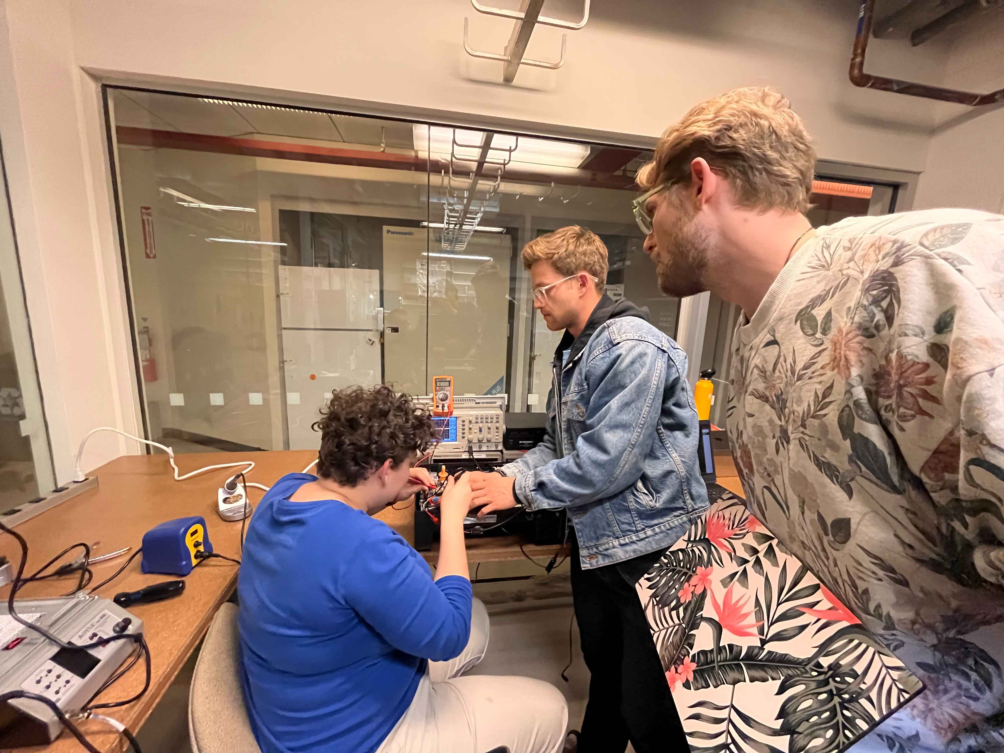 Ben and Ceci teaching the rest of us electronics 101. -Eitan