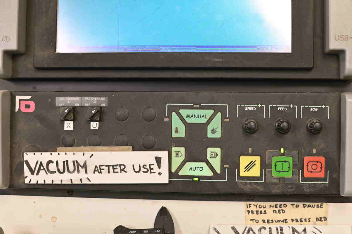 Physical Interface with Feed knob, start, pause and stop buttons