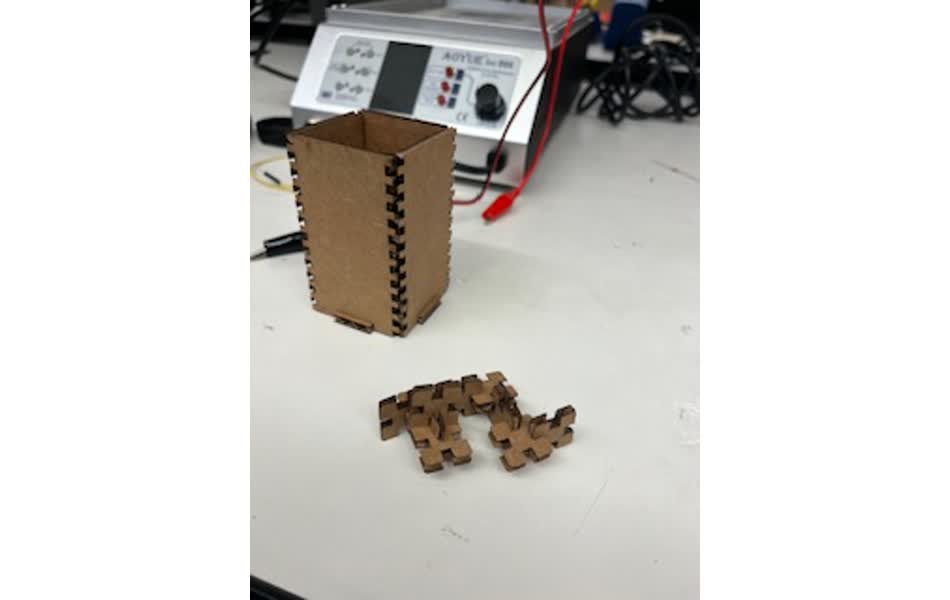 Box with 3D pieces