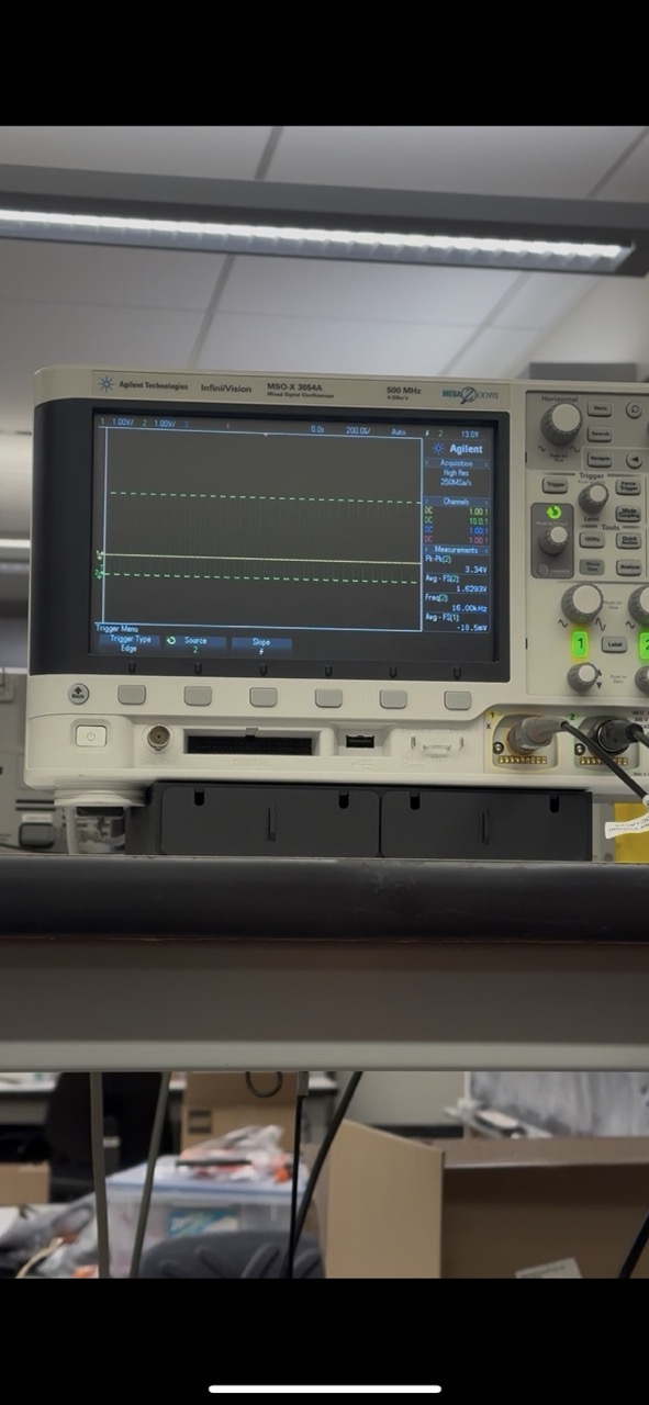 Clock signal testing for phototransistor