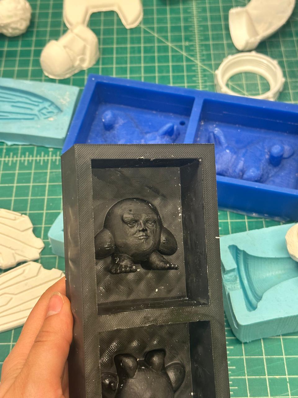 Group testing and comparing mold types