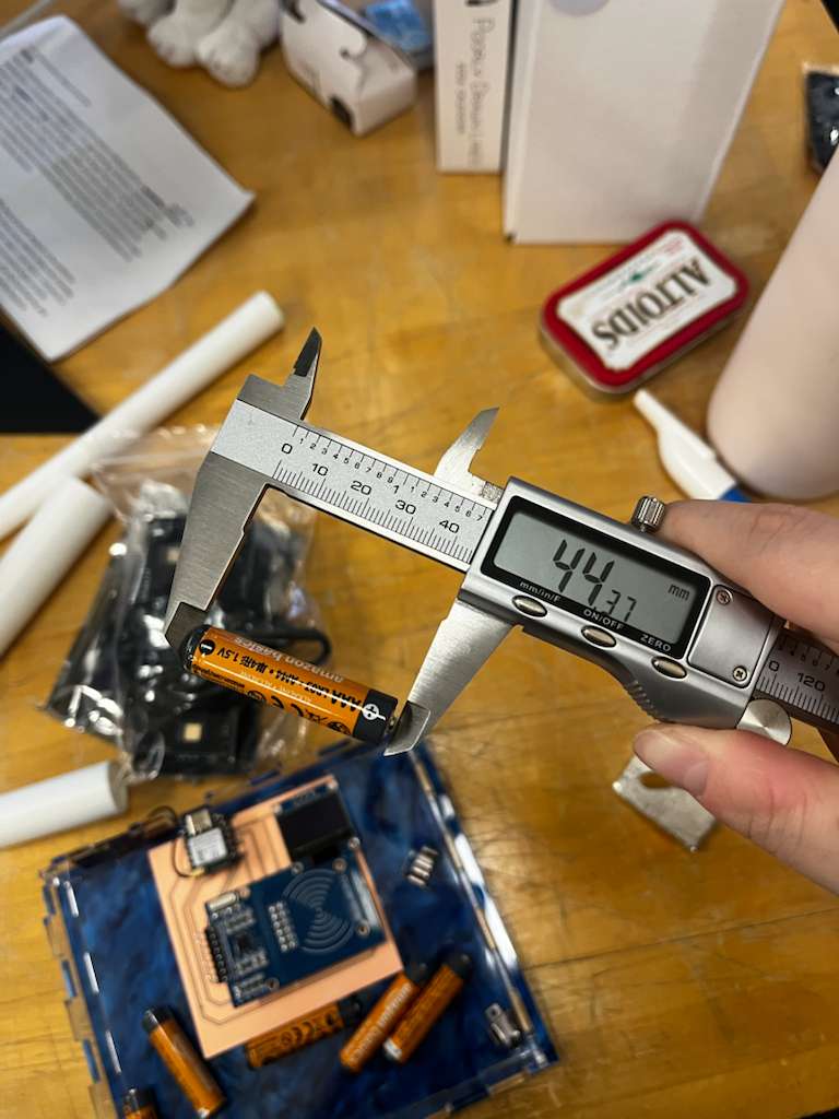Battery size measuring 1