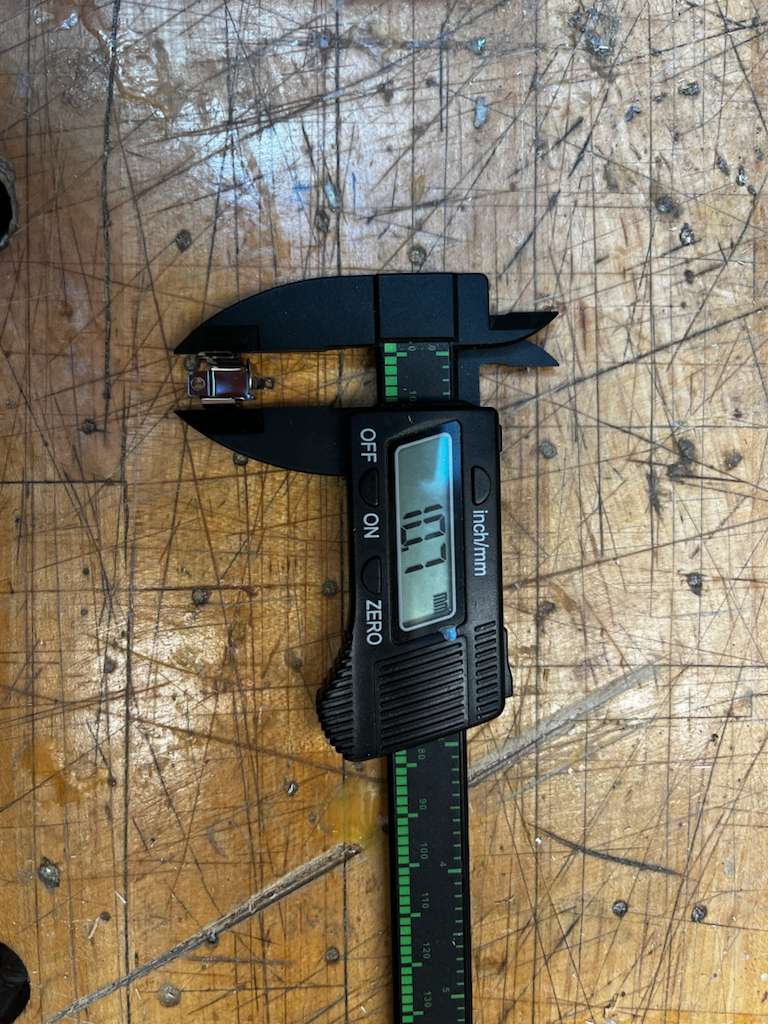 Measuring cylindrical housing geometry