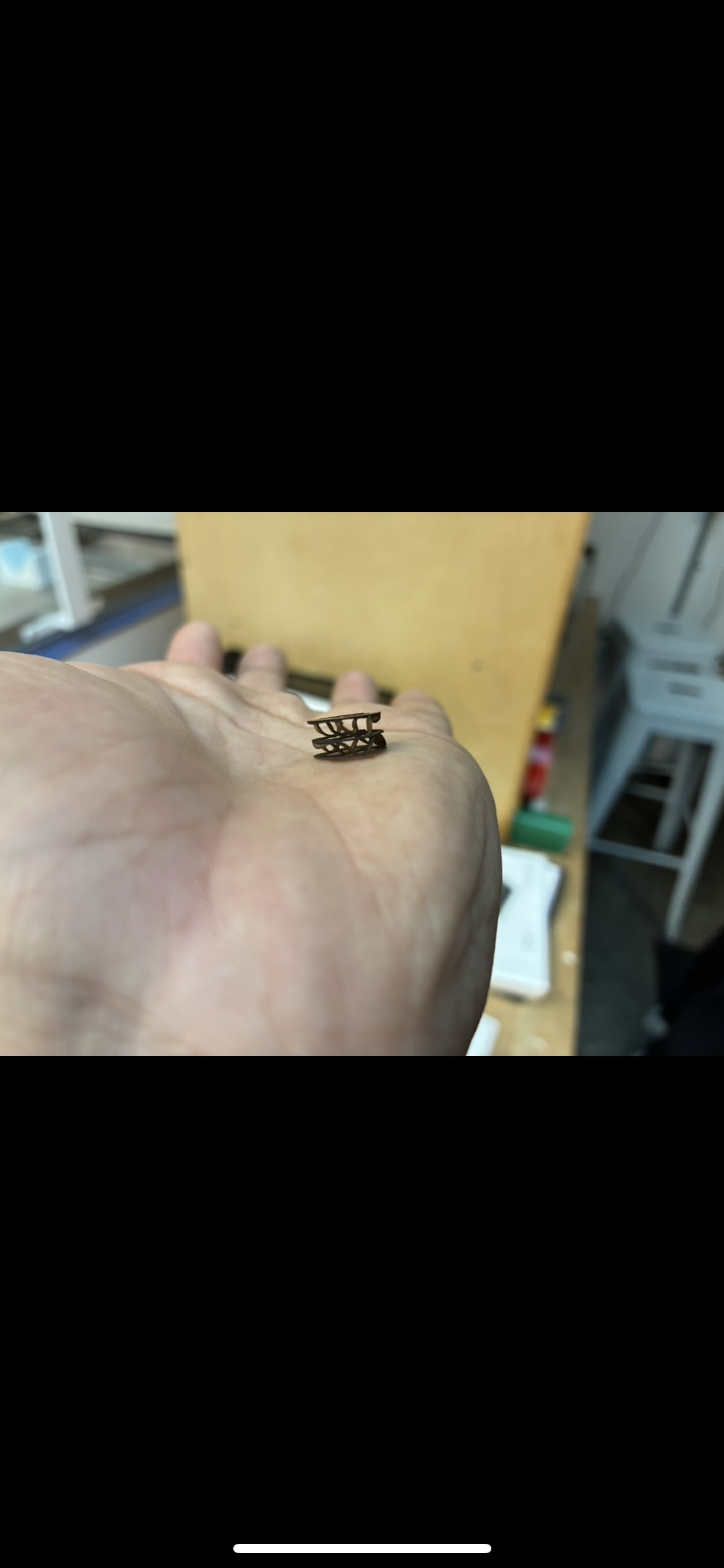 Corrugated cardboard E-profile viewed along the y-axis