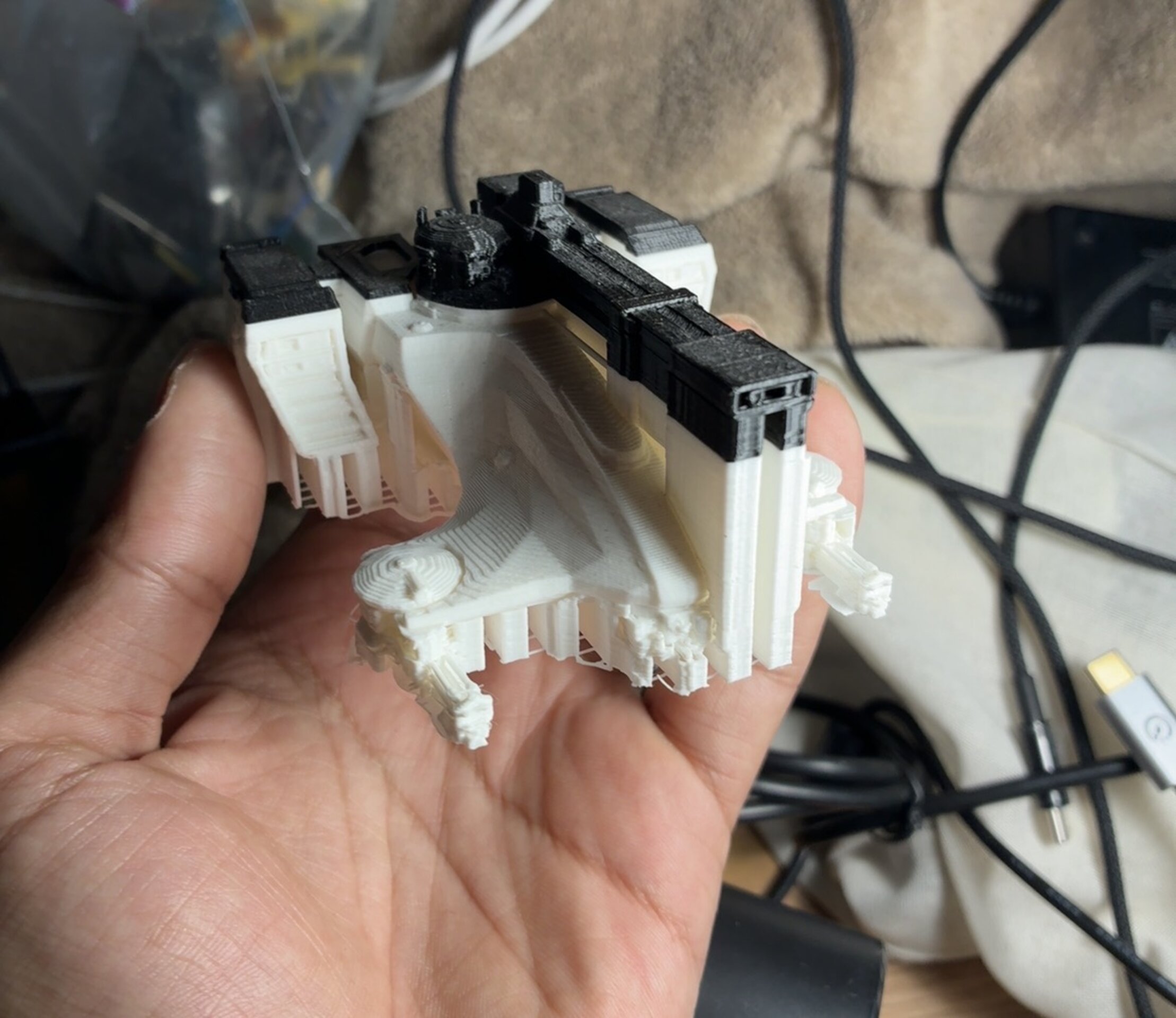 A Tau warship I printed for my little brother who loves Warhammer 40k.