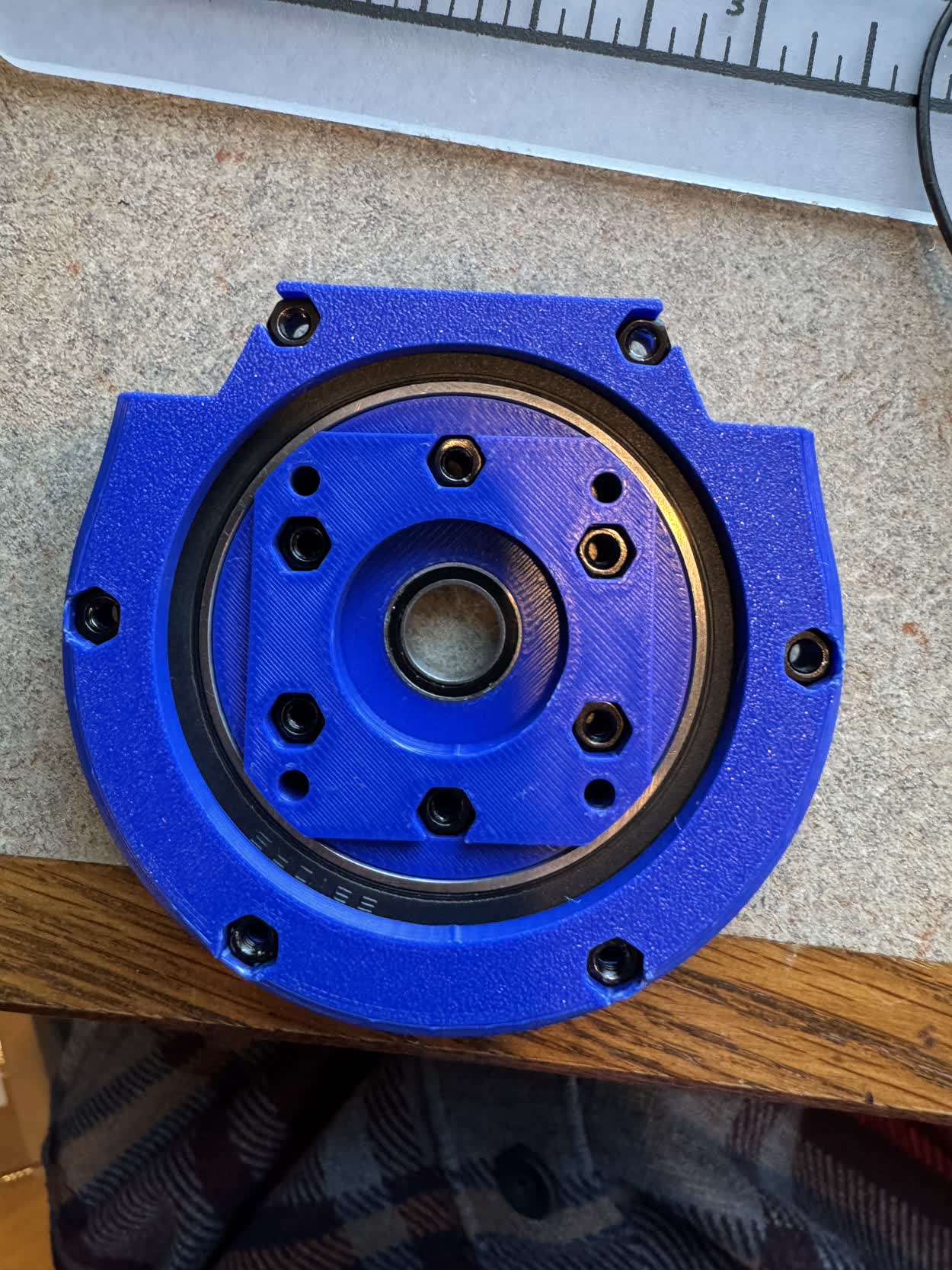 Bottom retainer assembly