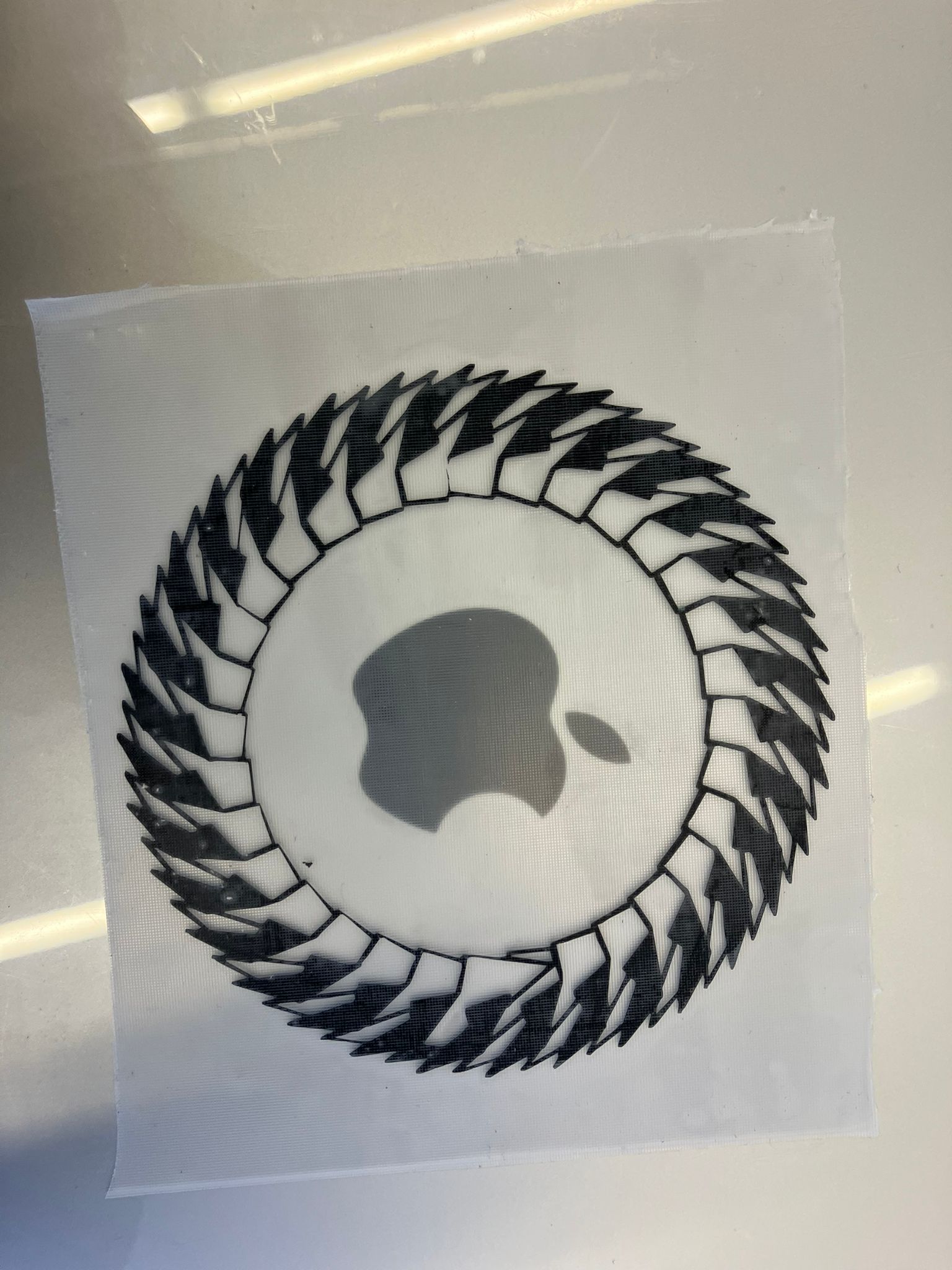 Applying vinyl design to target surface