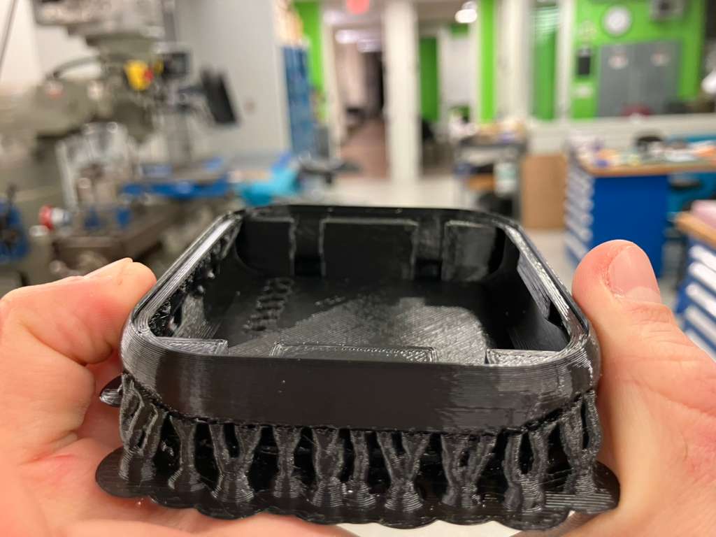 Casing component with organic support structures