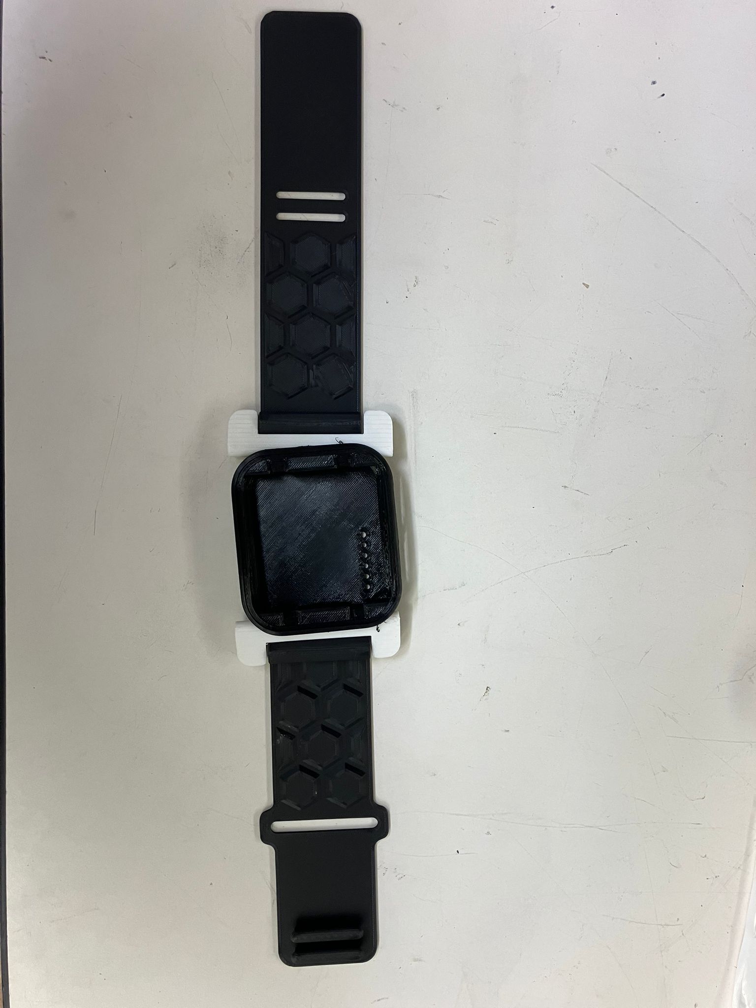 Assembled bands with clip mechanism