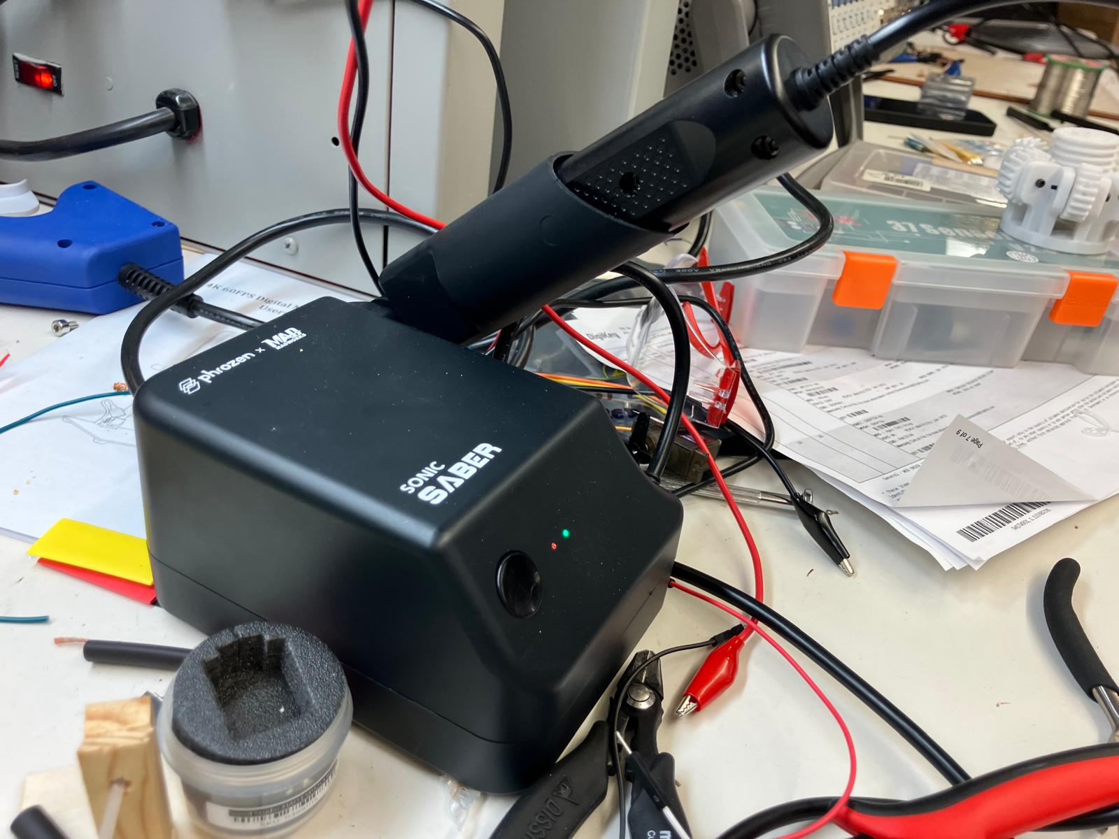 Ultrasonic knife for trace cutting