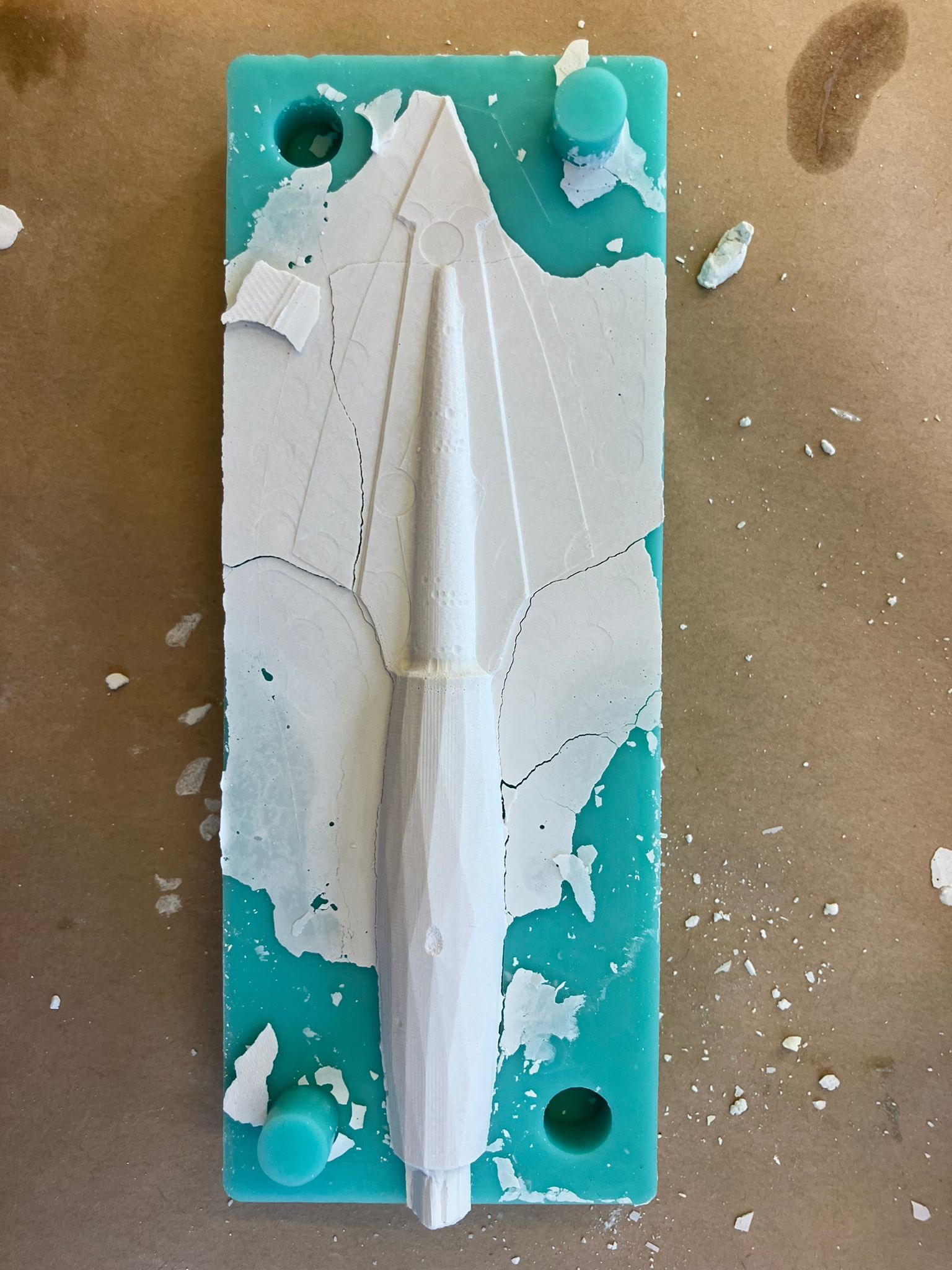 Demolded arrow with superglue reinforcement along the fins