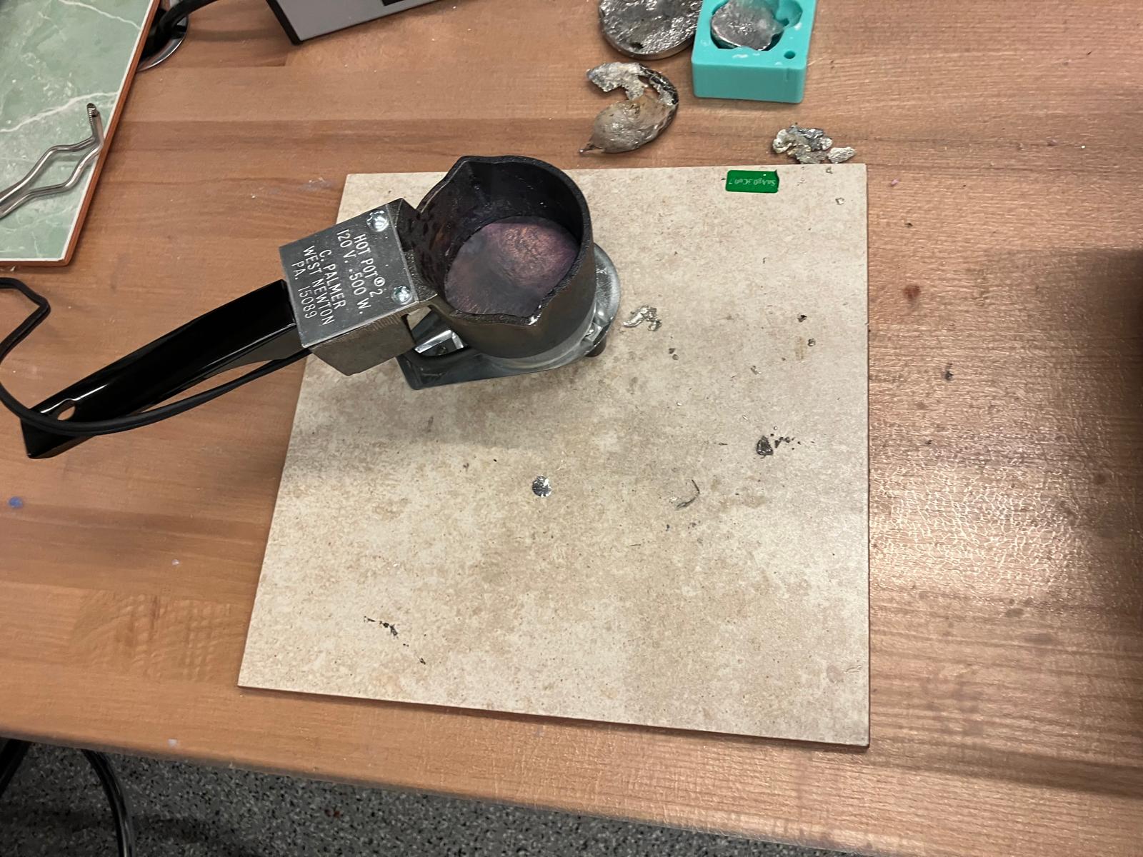 Purple-tinted molten metal