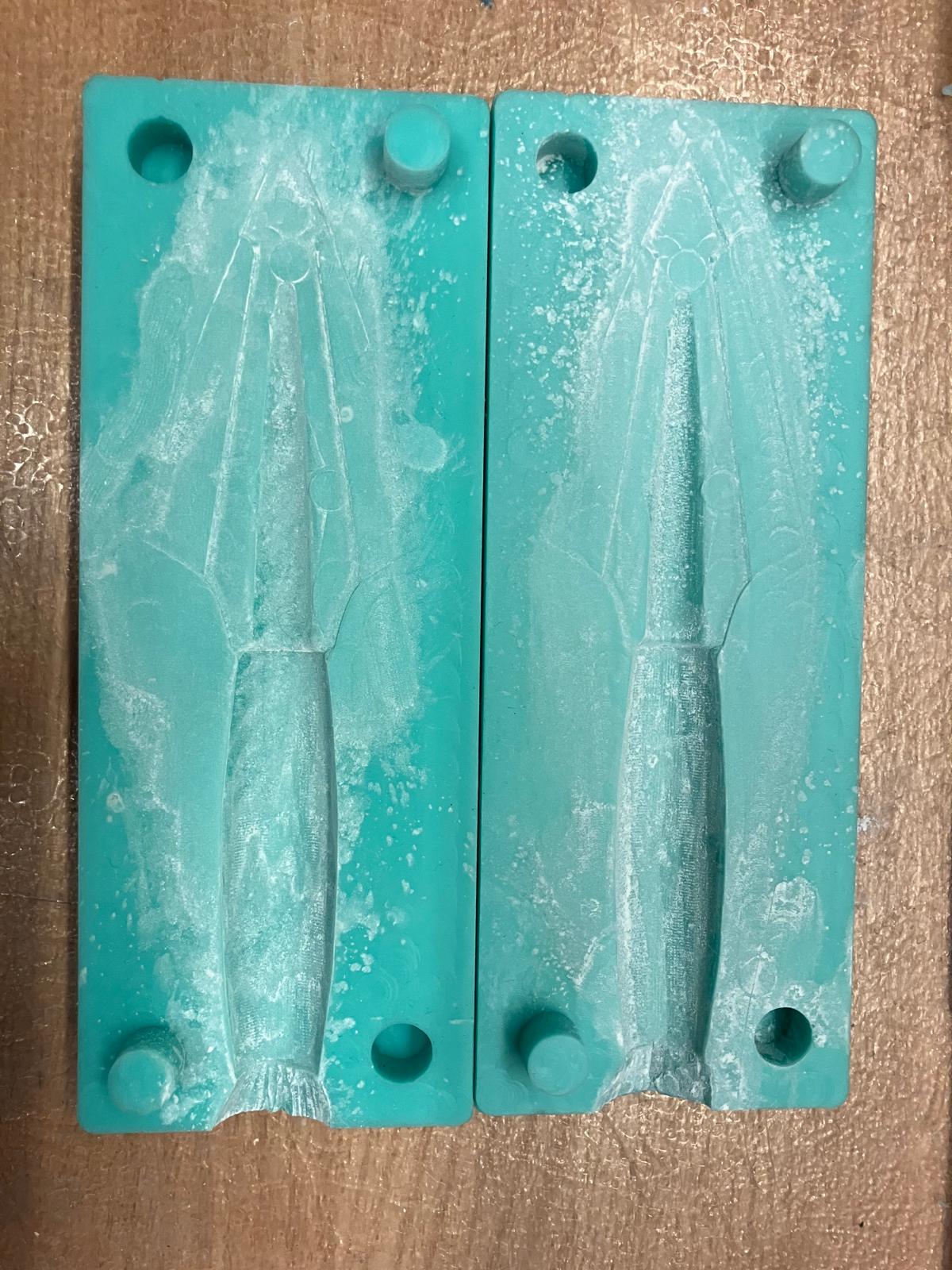 Mold with talc release agent applied