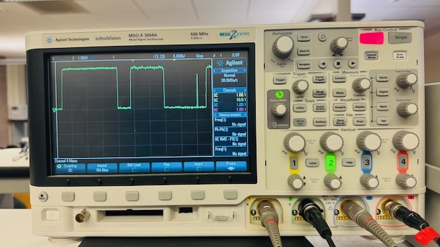 Oscilloscope display of SCL clock signal