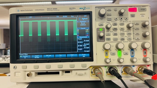 Oscilloscope display of SDA data line