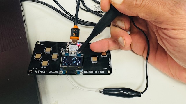 Oscilloscope probe connected to SDA line