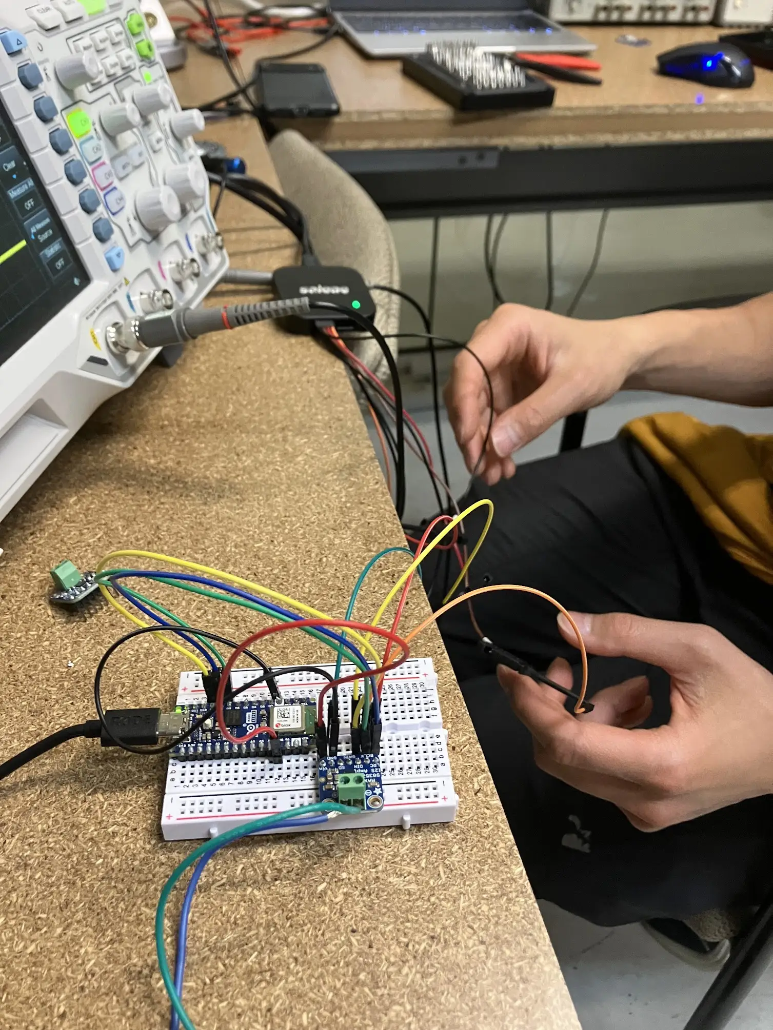 Hooking up logic analyzer probes