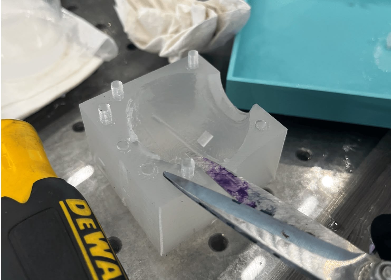 Cutting off the registration cylinders with scissors