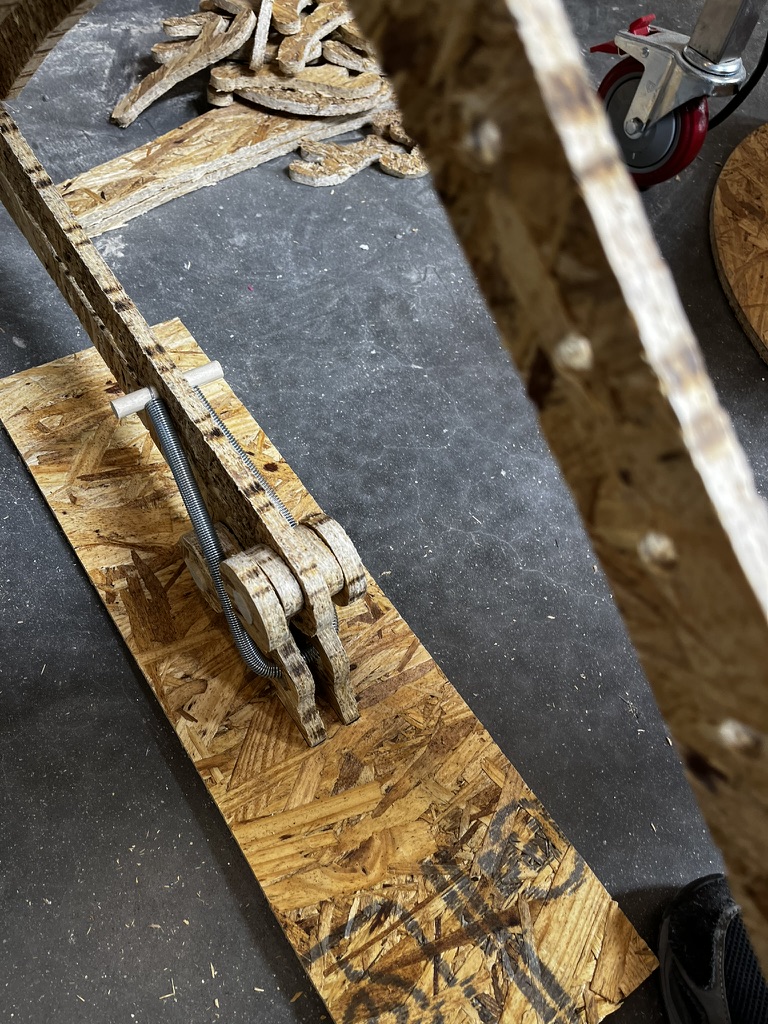 The spring pulling direction problem when the bottom arm is installed on the top hole